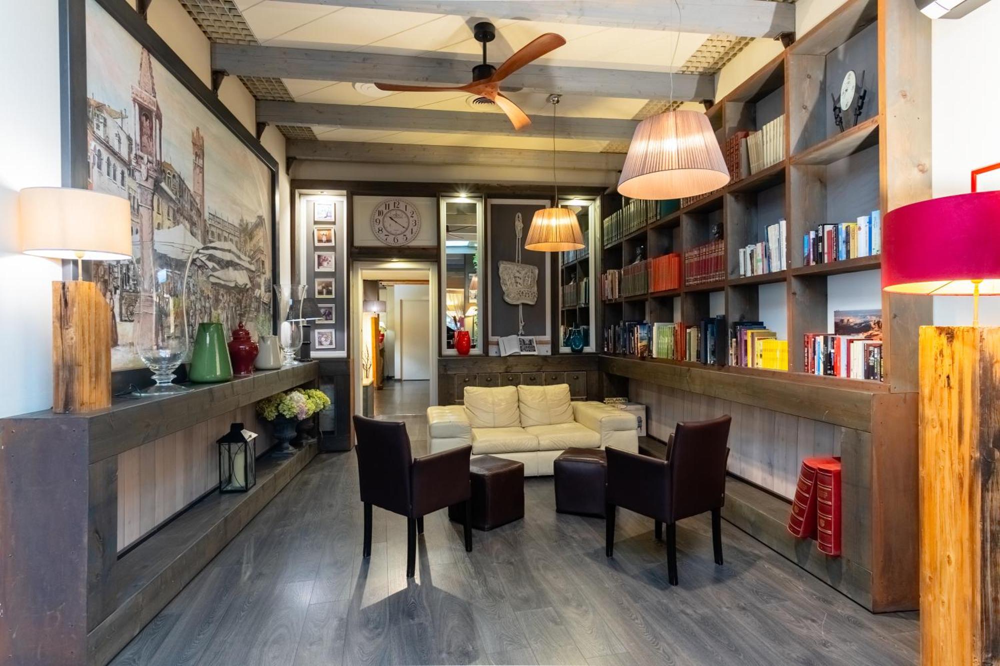 Italia Hotel 3*