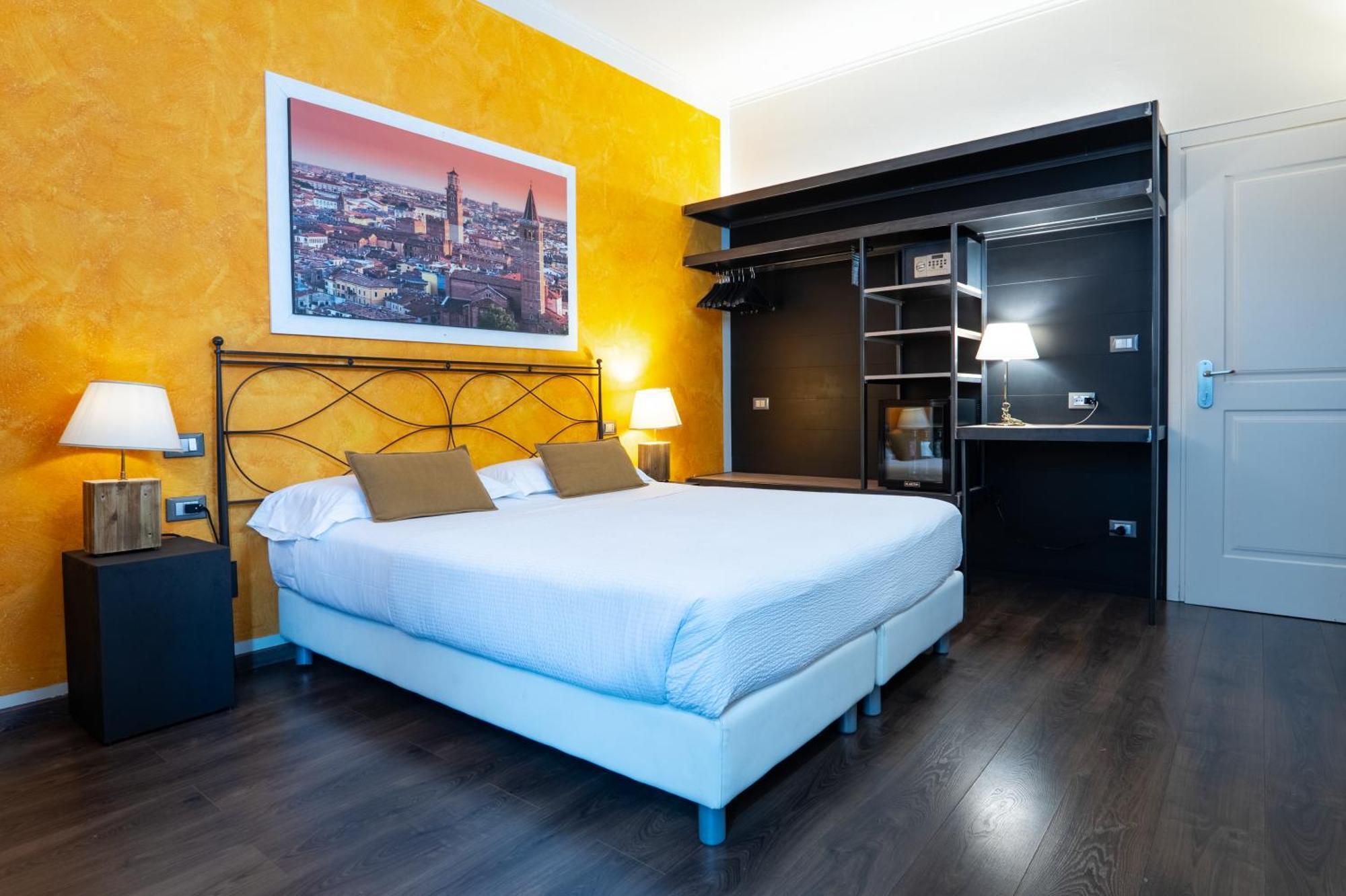 Hotel Italia 3*