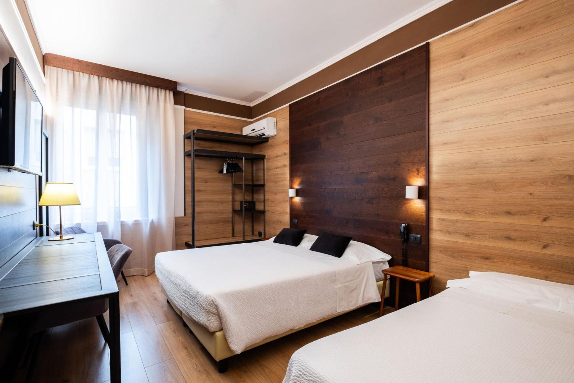 Hotel Italia 3*