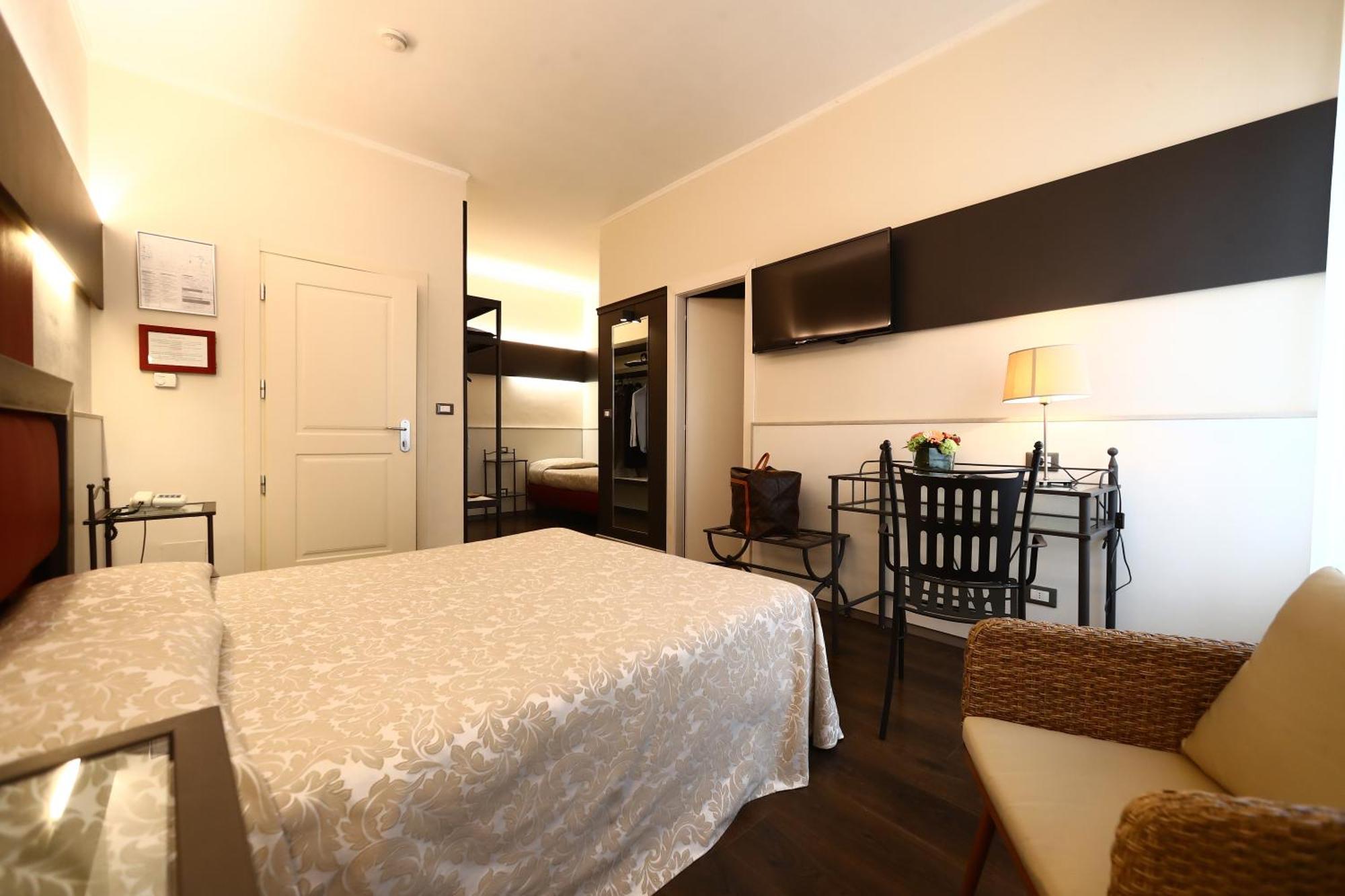 Italia Hotel 3*